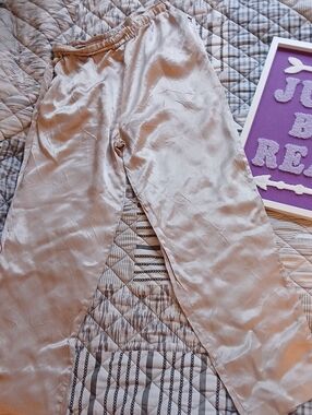 Silky Wide-Leg Lounge Pants in Light Beige/Pink By Como Size 6